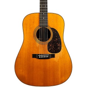 Martin D-28 Standard Sreet...