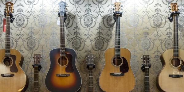 Cómo elegir una guitarra acústica: guía de compra para acertar a la primera